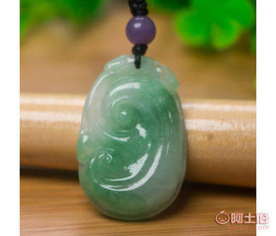 探秘东峤盛典珠宝 工厂直销天然翡翠吊坠的品质之年