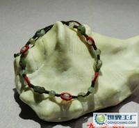 翡翠脚链批发市场活力十足，玉器珠宝饰品定制助力礼品业升级